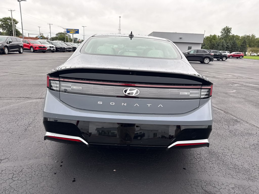 Used 2025 Hyundai Sonata SEL FWD image 5