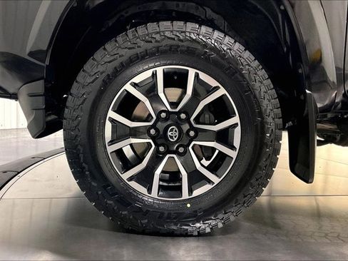 Used 2023 Toyota Tacoma TRD Sport w/ Advanced Technology Package AWD/4WD image 9