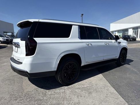 Used 2022 GMC Yukon XL SLT w/ SLT Premium Package image 6