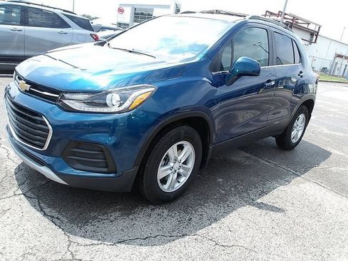 Used 2020 Chevrolet Trax LT w/ Driver Confidence Package AWD/4WD image 3