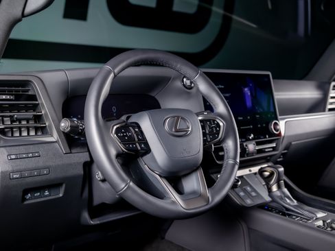 Used 2024 Lexus GX 550 w/ Cold Area Package AWD/4WD image 32