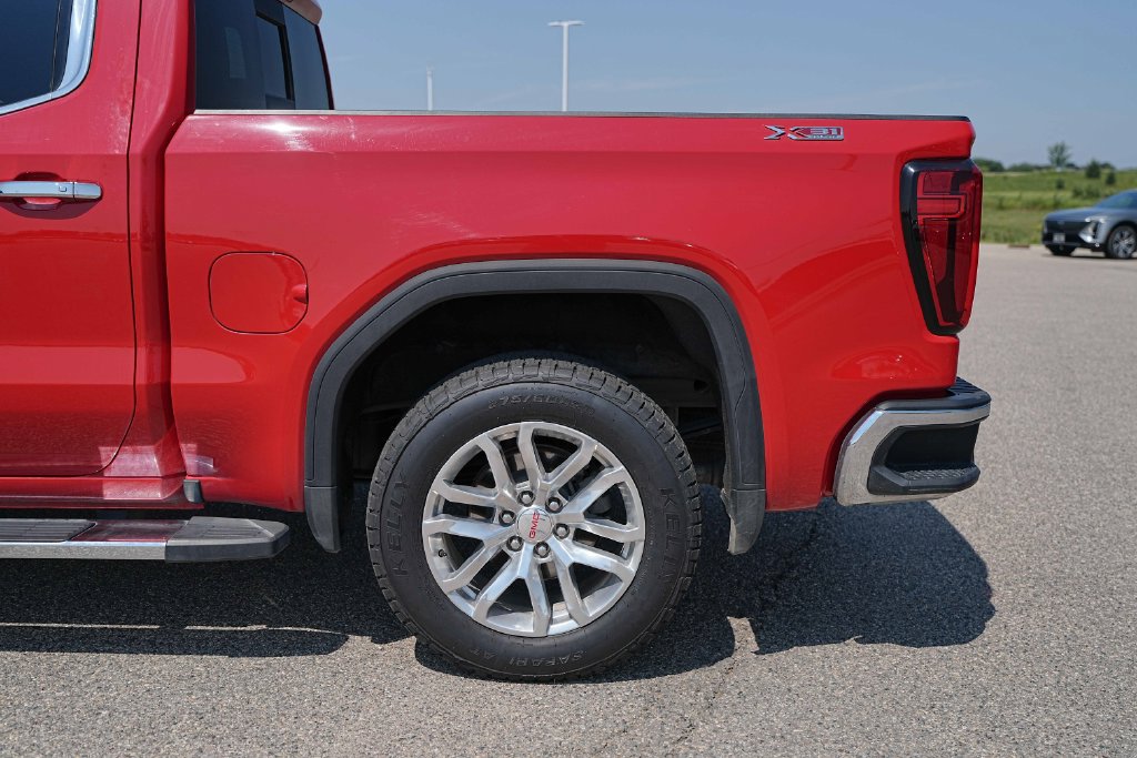 Used 2022 GMC Sierra 1500 SLT w/ SLT Premium Package AWD/4WD image 13