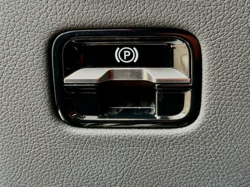 Used 2024 Mercedes-Benz GLC 300 image 31