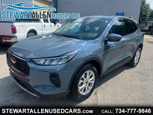 Used 2023 Ford Escape Active w/ Tech Pack #2 AWD/4WD image 1