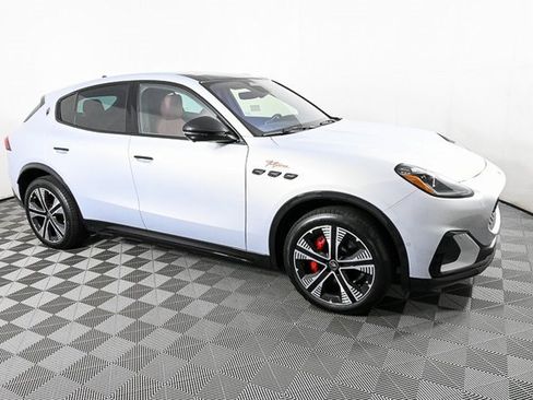 New 2025 Maserati Grecale Folgore image 3