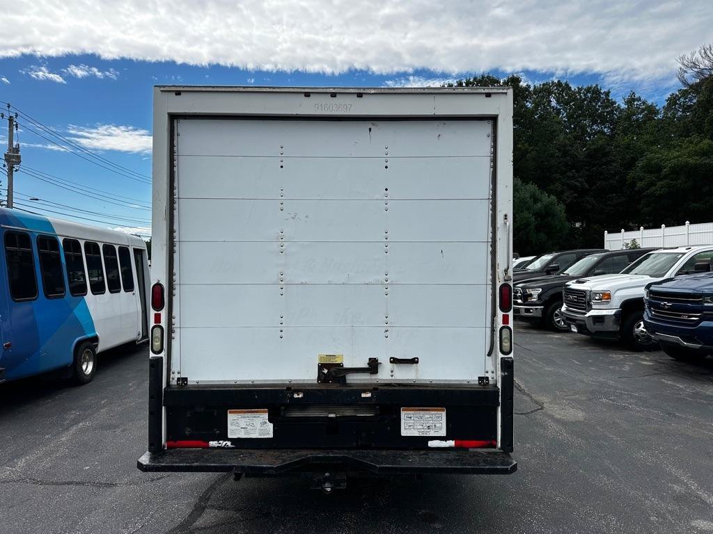 Used 2017 GMC Savana 3500 Extended RWD image 4