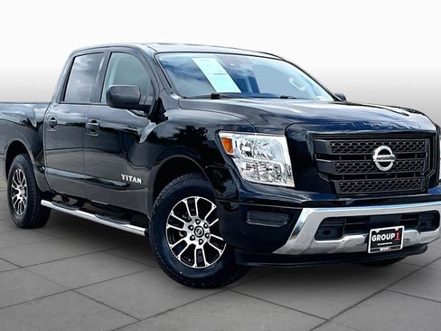 Used 2022 Nissan Titan SV RWD image 3