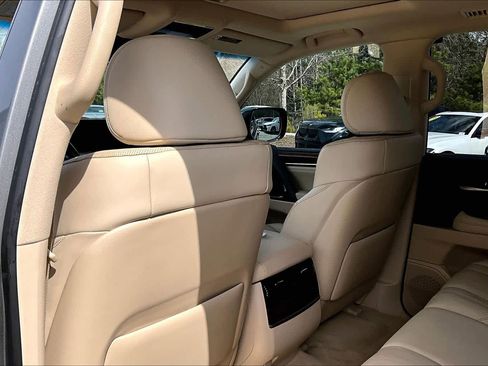 Used 2021 Lexus LX 570 4WD w/ Luxury Package image 23