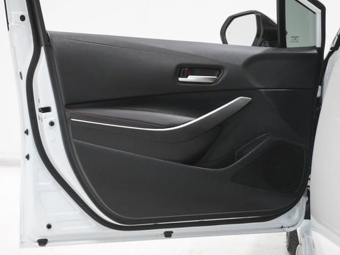 Used 2025 Toyota Corolla SE w/ SE Premium Package image 13