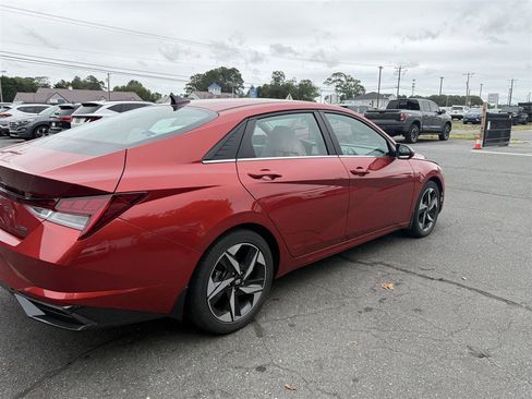 Used 2021 Hyundai Elantra Limited FWD image 6