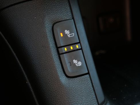 Used 2018 GMC Acadia SLE AWD/4WD image 28