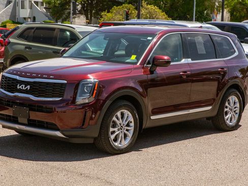Used 2022 Kia Telluride LX FWD image 9