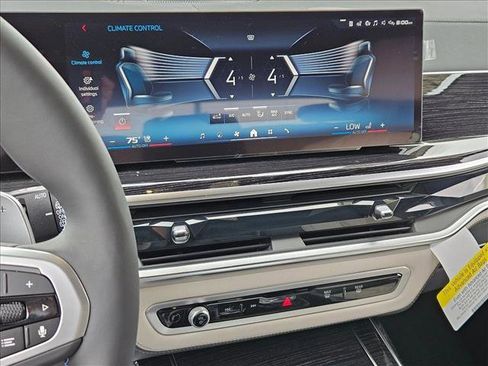 Used 2026 BMW X7 M60i image 12