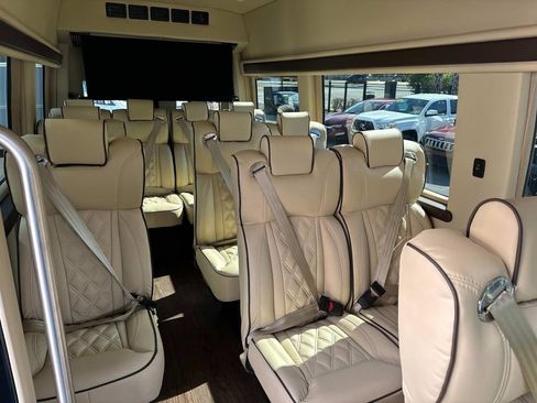 Used 2025 Mercedes-Benz Sprinter 3500 image 9