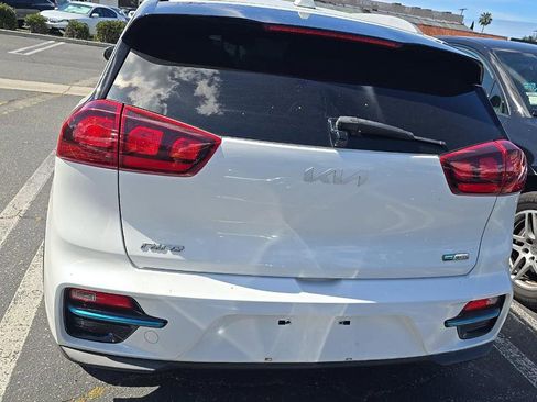 Used 2022 Kia Niro EX w/ Cold Weather Package FWD image 3