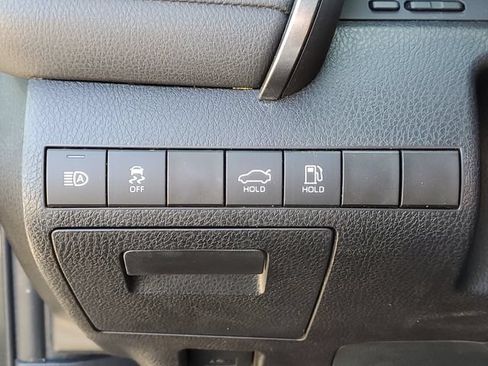 Used 2020 Toyota Camry SE FWD image 14