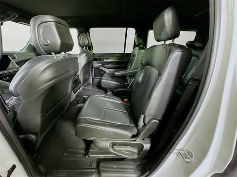 Used 2022 Jeep Wagoneer Series III w/ Premium Group I image 13