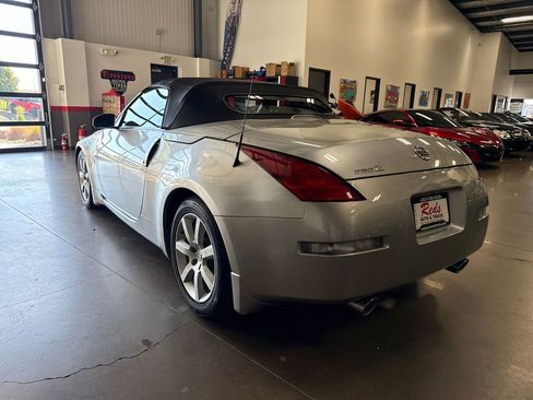 Used 2004 Nissan 350Z Enthusiast w/ Side Airbags Pkg image 27