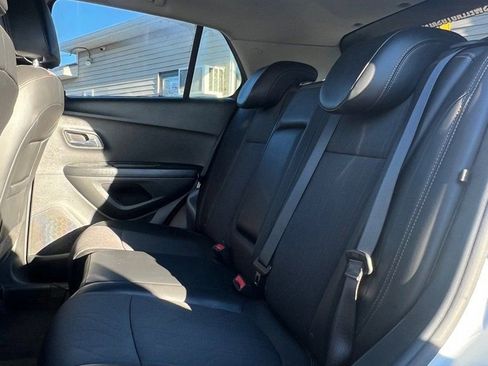 Used 2022 Chevrolet Trax LT w/ Driver Confidence Package image 11