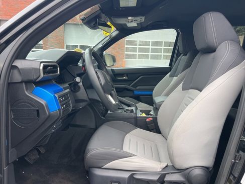 Used 2024 Toyota Tacoma TRD Sport image 12