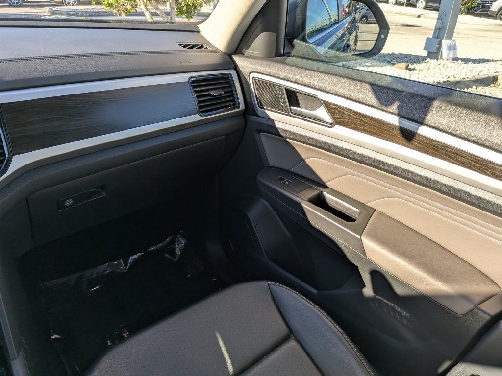 Certified 2023 Volkswagen Atlas SE w/ Panoramic Sunroof Package FWD image 14