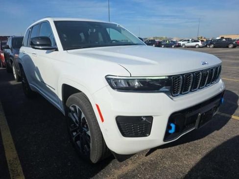 Used 2022 Jeep Grand Cherokee Overland w/ Advanced Protech Group III AWD/4WD image 2