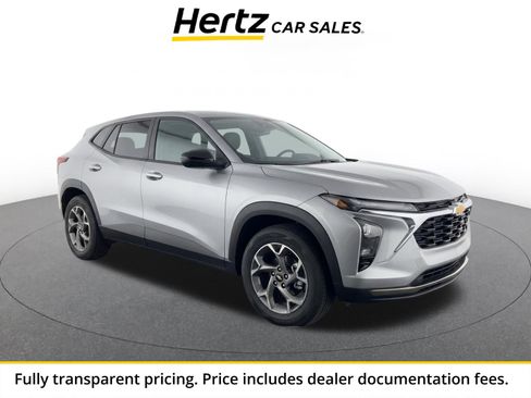 Used 2025 Chevrolet Trax LT FWD image 1