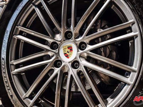 Used 2017 Porsche 911 Carrera RWD image 3