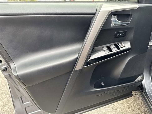 Used 2016 Toyota RAV4 Limited image 16