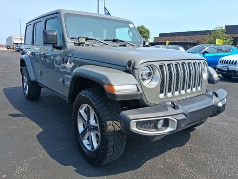 Used 2018 Jeep Wrangler Unlimited Sahara w/ Cold Weather Group AWD/4WD image 4