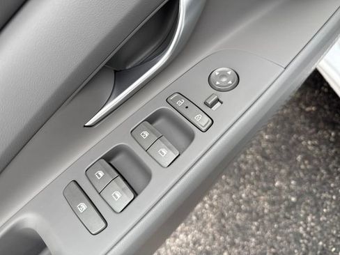 Certified 2025 Hyundai Elantra Sport image 11