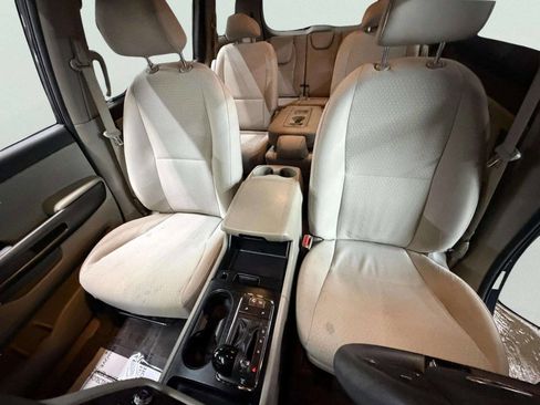 Used 2016 Kia Sedona LX w/ Option Group 020 image 22