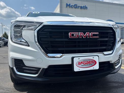 Used 2024 GMC Terrain SLE w/ Driver Convenience Package FWD image 13