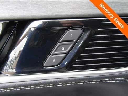 Used 2025 Jeep Wagoneer L Series II w/ 8-pass Seating Package AWD/4WD image 6