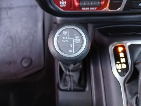 Used 2025 Jeep Wrangler Willys image 46