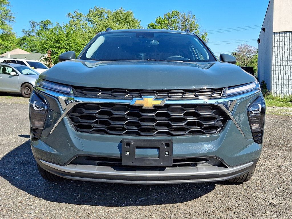 Used 2025 Chevrolet Trax LT FWD image 8