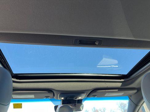 Used 2020 Toyota Avalon Limited image 19