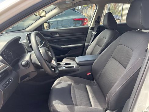 Used 2025 Nissan Altima 2.5 SV FWD image 27