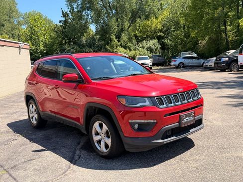 Used 2018 Jeep Compass Latitude w/ Popular Equipment Group AWD/4WD image 8