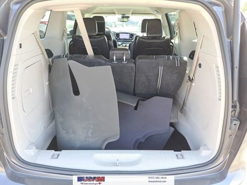 Used 2022 Chrysler Pacifica Touring-L w/ Uconnect Theater Family Group image 6