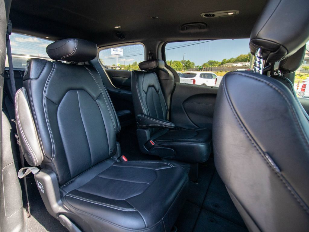 Used 2025 Chrysler Pacifica Select FWD image 19