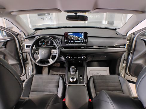 Used 2023 Mitsubishi Outlander SE image 15