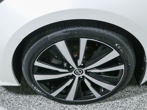 Used 2021 Nissan Altima 2.5 SR FWD image 11