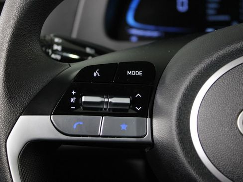 Certified 2025 Hyundai Elantra SE image 24