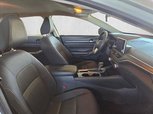 Used 2024 Nissan Altima 2.5 SV FWD image 19