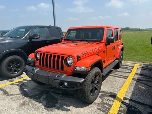 Used 2023 Jeep Wrangler Unlimited Sahara AWD/4WD image 8