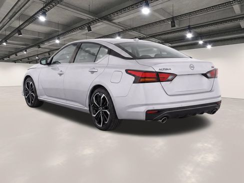 Used 2024 Nissan Altima 2.5 SR FWD image 3