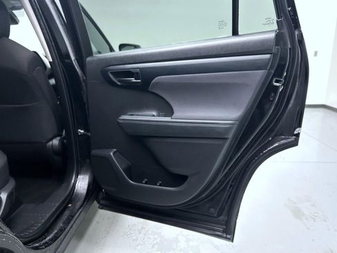 Used 2024 Toyota Highlander LE image 17