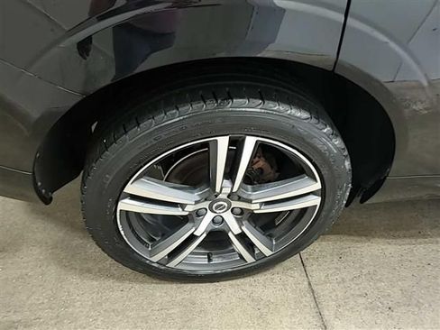 Used 2019 Volvo XC60 T5 Momentum w/ Multimedia Package AWD/4WD image 4