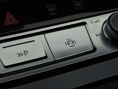 Used 2025 Audi Q8 Prestige w/ Prestige Package image 26